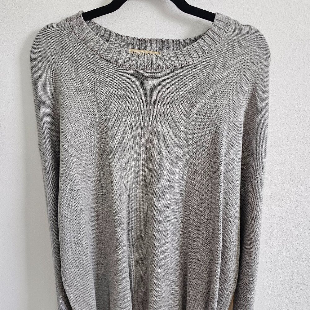 NEVER WORE Burberry Back Logo Detail Sweater (Original $985)